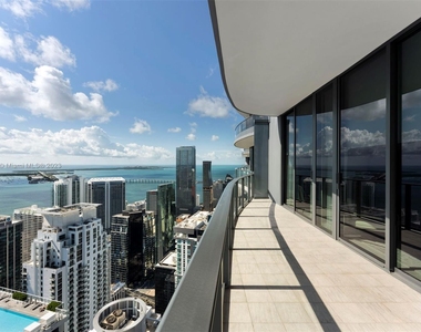 1000 Brickell Plz - Photo Thumbnail 17