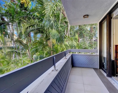 2180 Brickell Ave Apt 10 - Photo Thumbnail 16