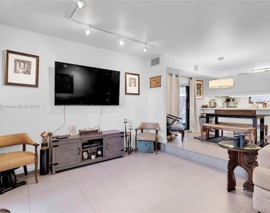 2180 Brickell Ave Apt 10 - Photo Thumbnail 11