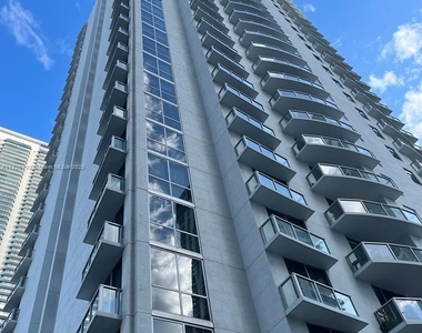 1060 Brickell Ave - Photo Thumbnail 12