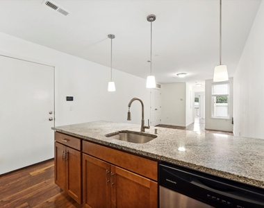 4612 Sansom St Unit 2 - Photo Thumbnail 16