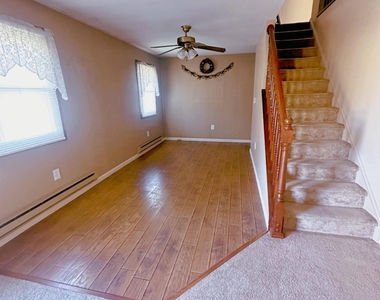 303 Kadlubeck Way - Photo Thumbnail 10