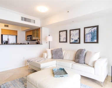 16699 Collins Ave - Photo Thumbnail 13