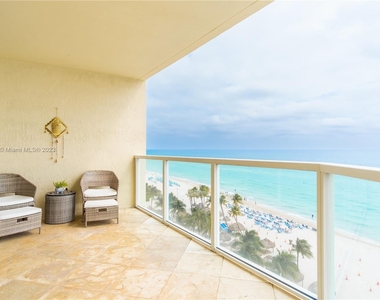 16699 Collins Ave - Photo Thumbnail 2