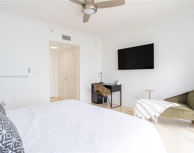 16699 Collins Ave - Photo Thumbnail 8