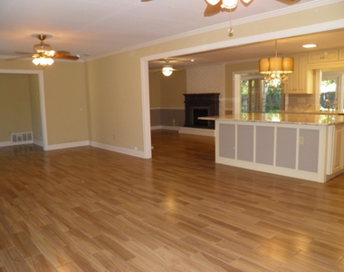 240 Ne Yacht Club Drive - Photo Thumbnail 5