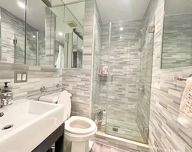 636 East 6th Street - Photo Thumbnail 6
