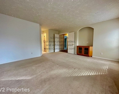 1517 Ne Paloma Ave - Photo Thumbnail 43