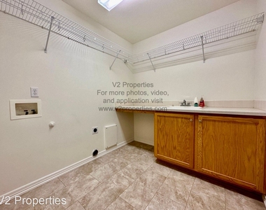 1517 Ne Paloma Ave - Photo Thumbnail 24