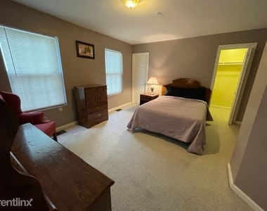 5212 Astor Pl Se Room 1 - Photo Thumbnail 3