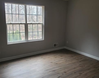 285 R Ashland Manor - Photo Thumbnail 19