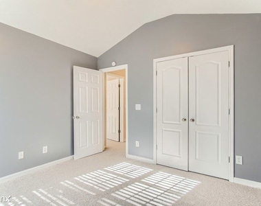 5460 Yellow Pine Drive Unit - Photo Thumbnail 7