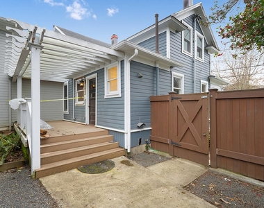 1732 Se Harold Street - Photo Thumbnail 14