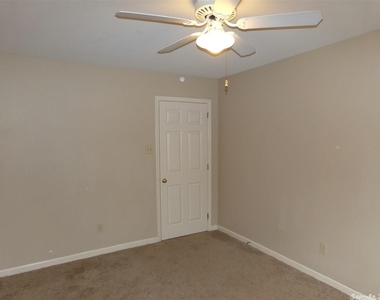 2709 Creekside Drive - Photo Thumbnail 13