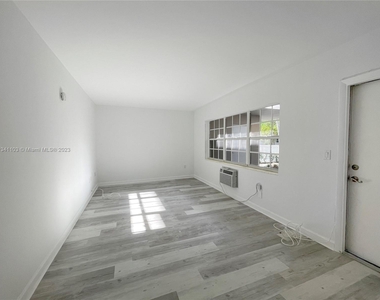 6565 Santona St - Photo Thumbnail 2