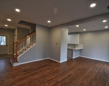 610 Lakeridge Court - Photo Thumbnail 3