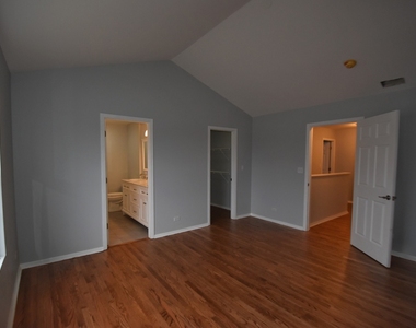 610 Lakeridge Court - Photo Thumbnail 14