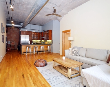 17 N Loomis Street - Photo Thumbnail 3