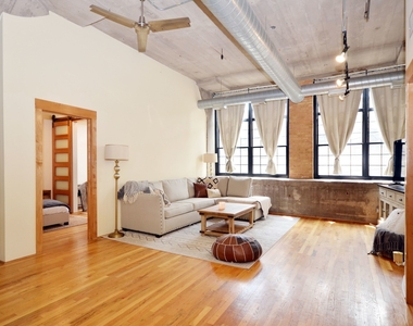 17 N Loomis Street - Photo Thumbnail 2