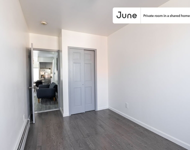 2572 Steinway Street - Photo Thumbnail 2