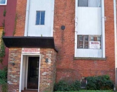 1911 W Baltimore St Apt. 4 - Photo Thumbnail 0