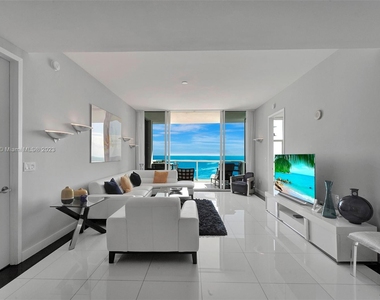 18101 Collins Ave - Photo Thumbnail 2