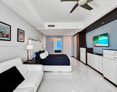 18101 Collins Ave - Photo Thumbnail 11