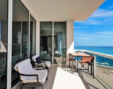 18101 Collins Ave - Photo Thumbnail 15