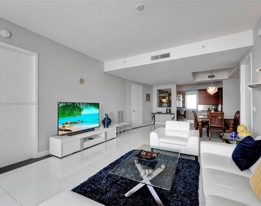 18101 Collins Ave - Photo Thumbnail 4