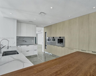 15701 Collins Ave - Photo Thumbnail 13