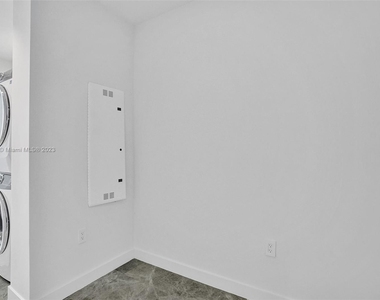 15701 Collins Ave - Photo Thumbnail 23