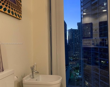 495 Brickell Ave - Photo Thumbnail 8