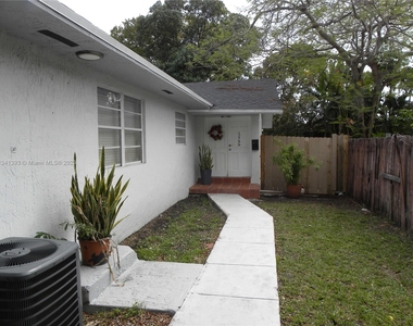 3466 Sw 23rd St - Photo Thumbnail 1