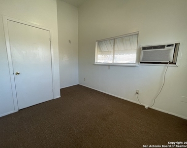 912 W Russell Pl - Photo Thumbnail 5