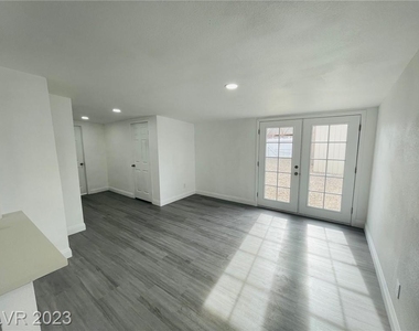 5201 Washoe Avenue - Photo Thumbnail 6