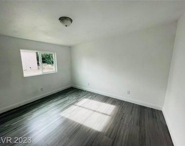 5201 Washoe Avenue - Photo Thumbnail 7