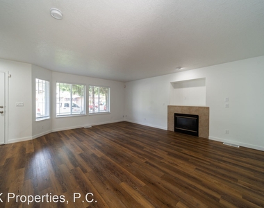 9032 North Berkeley Avenue - Photo Thumbnail 17