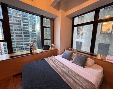 110 Wall Street - Photo Thumbnail 3