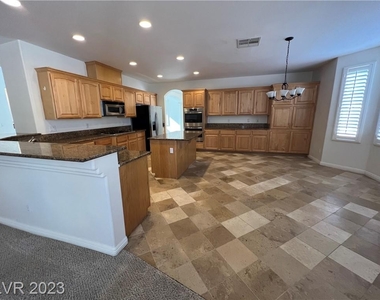 6350 Tempting Choice Avenue - Photo Thumbnail 10