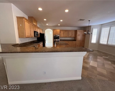 6350 Tempting Choice Avenue - Photo Thumbnail 9