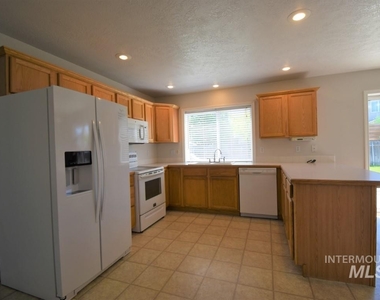 1801 W Camelot Dr - Photo Thumbnail 37