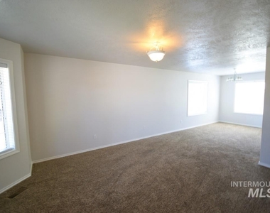 1801 W Camelot Dr - Photo Thumbnail 34