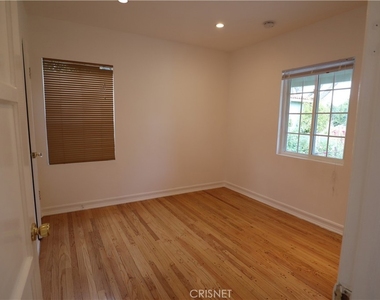 5441 Burnet Avenue - Photo Thumbnail 9