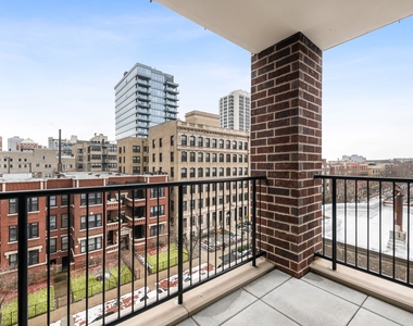 434 W Melrose Street - Photo Thumbnail 17