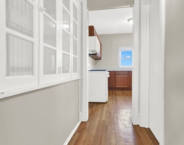 2144 W Van Buren Street - Photo Thumbnail 3