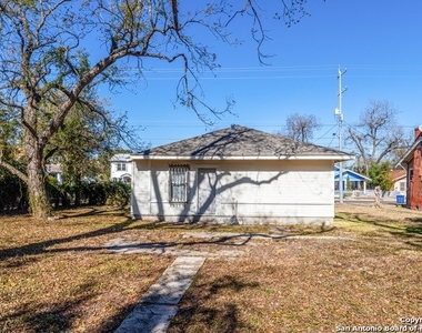 2514 E Houston St - Photo Thumbnail 16