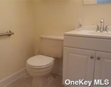 808 Woodland Court - Photo Thumbnail 14