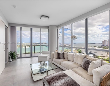 1100 Biscayne Blvd - Photo Thumbnail 4