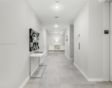 1100 Biscayne Blvd - Photo Thumbnail 17