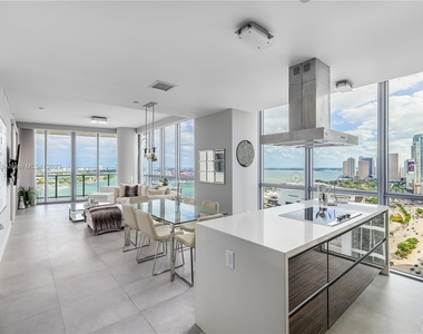 1100 Biscayne Blvd - Photo Thumbnail 8